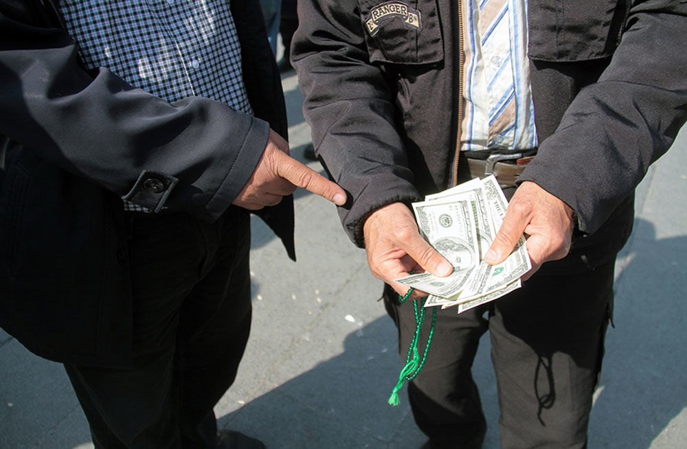 تحلیل بلومبرگ از سیاست تک‌نرخی کردن ارز/ ایران به دنبال افزایش شفافیت
