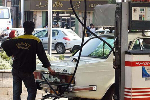 بلومبرگ: 2 درصد از درآمد ایرانی‌ها هزینه بنزین می‌شود