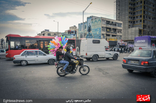 تصاویر متفاوت اقتصادنیوز از حاشیه مراسم 22 بهمن/مشاغل یک روزه!