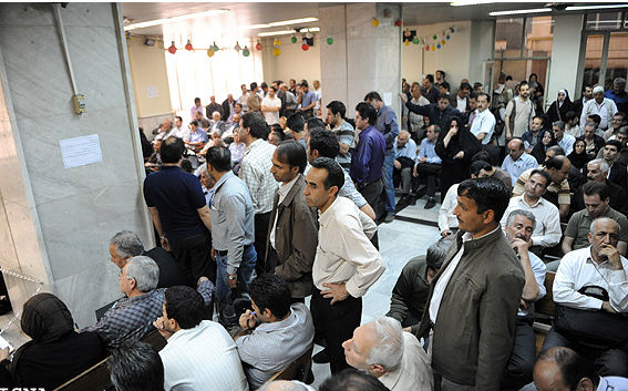 موج استخدام در بانک‌های خصوصی/استخدام بازنشسته‌ها در بانک‌ها