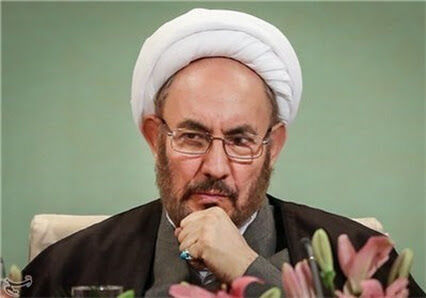در باور مردم هر اتفاقی می‌افتد یا کار روس‌ها است و یا انگلیس‌ها