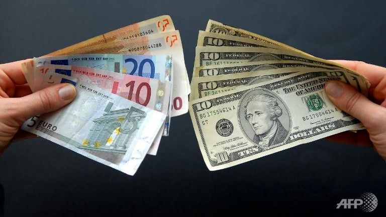 قیمت رسمی دلار و یورو امروز چهارشنبه ۹۸/۲/۴