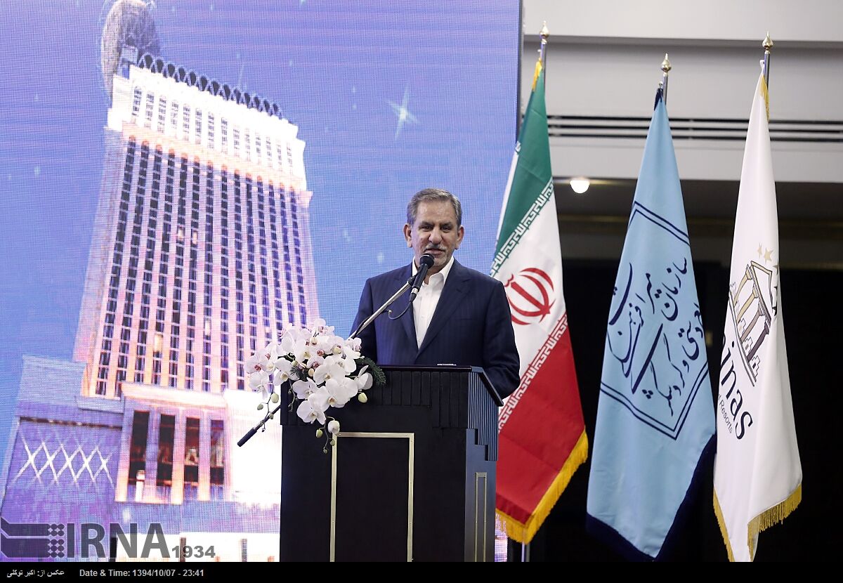 گردشگری پیشران اقتصاد ایران است/ از آلودگی هوا هم برای تخریب دولت استفاده می‌کنند