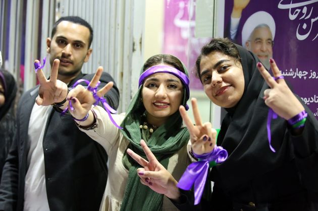 تصاویر استقبال شبانه مردم اردبیل از حسن روحانی