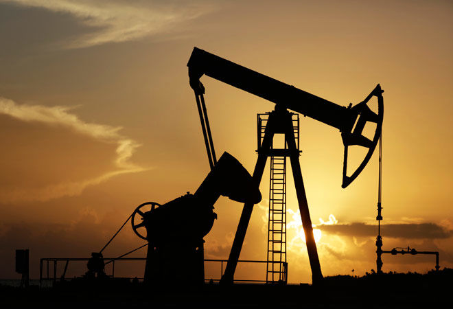 تداوم عرضه مازاد در بازارهای جهانی و افت قیمت نفت/ نفت برنت 48 دلار