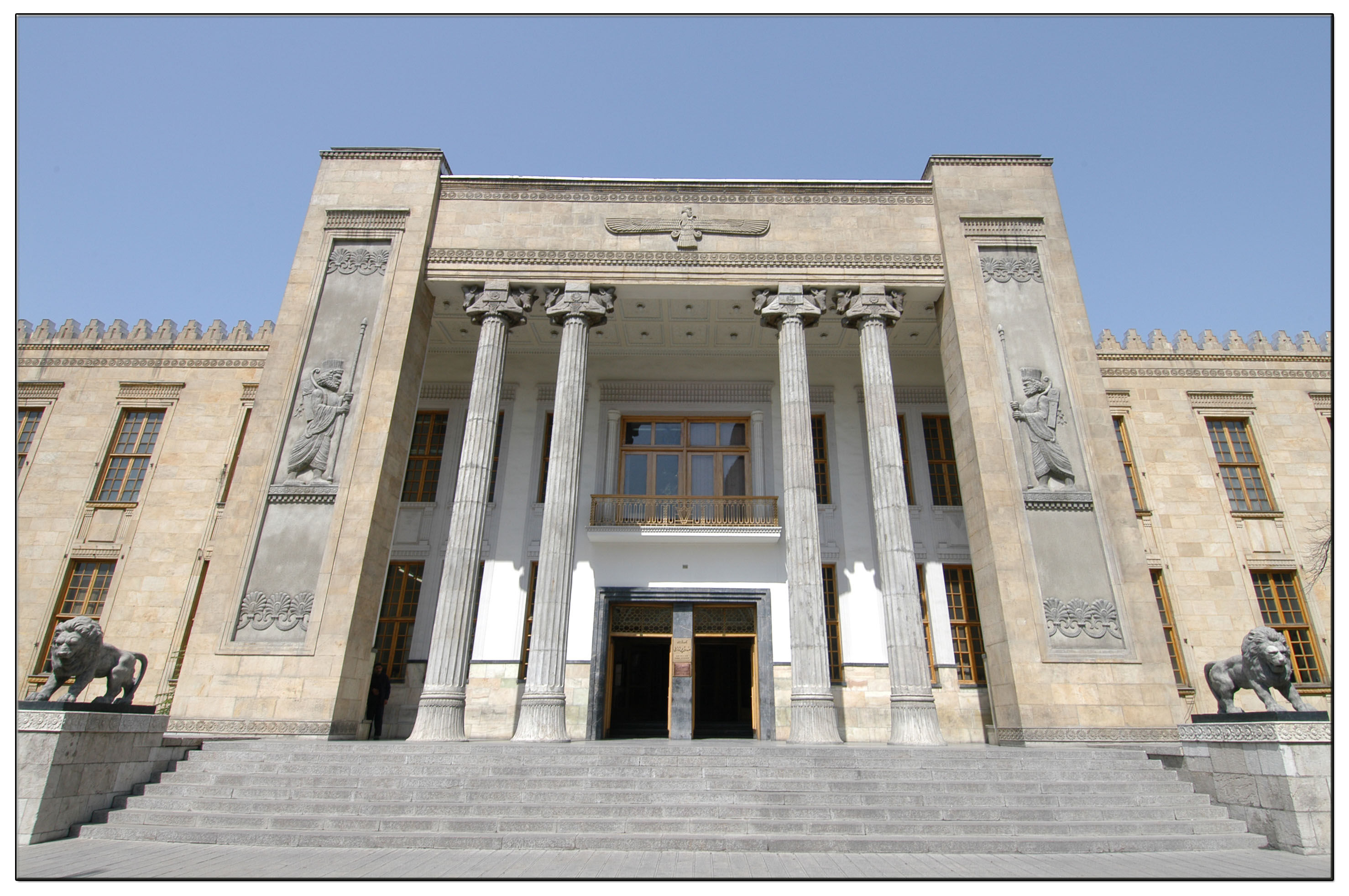 بازدید مدیرعامل بانک ملی از مناطق زلزله زده کرمانشاه