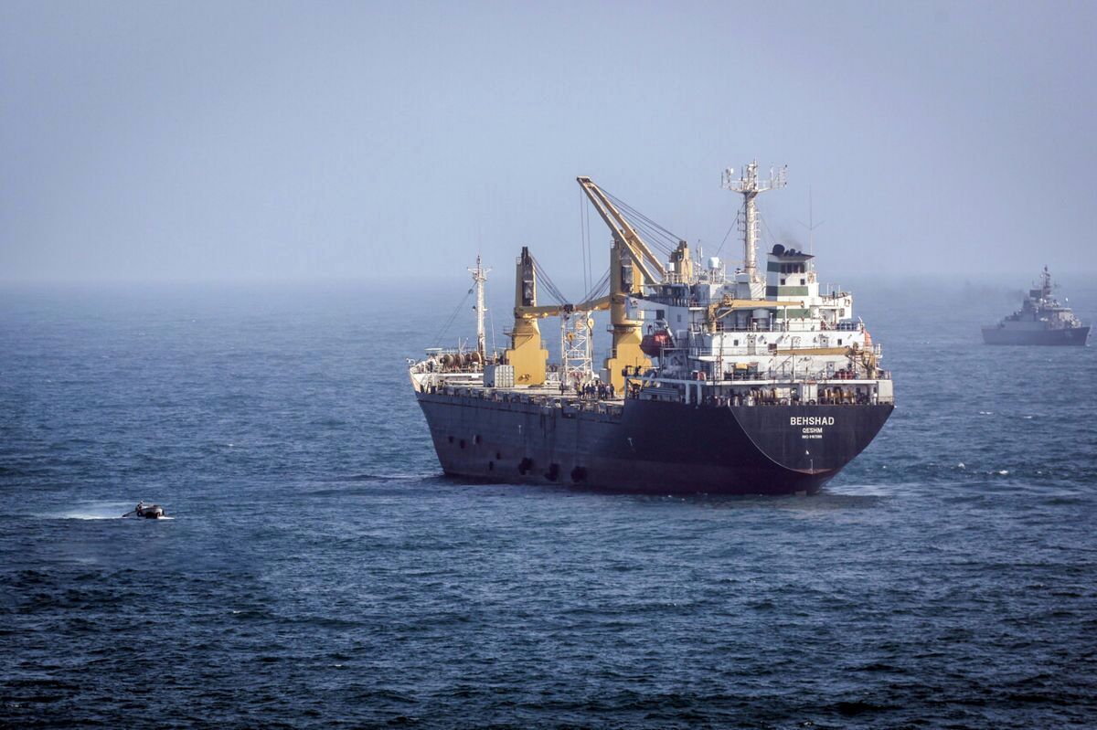 تصویری از حمله انصارالله یمن به کشتی انگلیسی