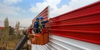 تعیین قیمت ساندویچ پانل سقفی و دیواری: چگونه تولیدکننده معتبر، هزینه‌های نهایی را کاهش می‌دهد؟