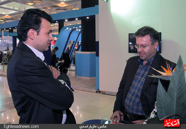 خانواده دنیای اقتصاد در نمایشگاه مطبوعات