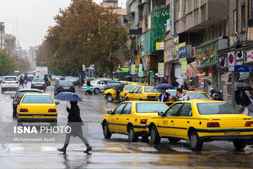 پیش‌بینی آب و هوای تهران در روزهای آینده/ بارش‌های پراکنده رگباری و گرد و خاک در پایتخت