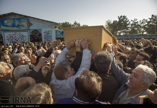 خاکسپاری پیکر عارف لرستانی در زادگاهش