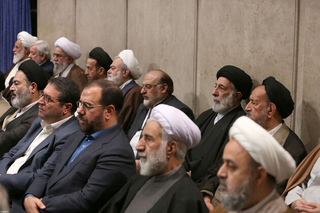 تصاویر دیدار مسئولان نظام، مهمانان کنفرانس وحدت و سفرای کشورهای اسلامی با رهبری