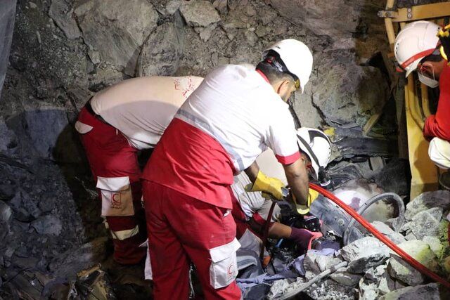 پیدا شدن اولین جسد حادثه معدن ارزوئیه 
