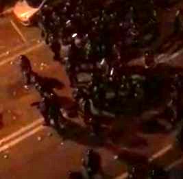 حمله دومین خودرو به نیروهای پلیس در خیابان پاسداران + فیلم