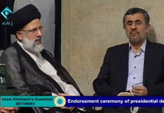 احمدی نژاد جایش را در مراسم تنفیذ عوض کرد! + عکس