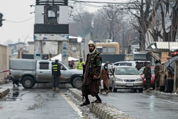 فوری / وقوع انفجار انتحاری در نزدیکی وزارت خارجه افغانستان 