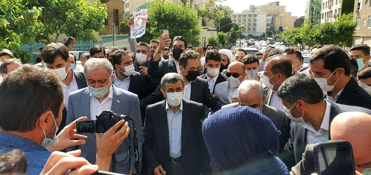 فوری /احمدی نژاد وارد وزارت کشور شد