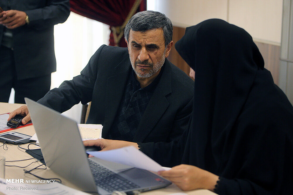 پاسخ احمدی نژاد برای نامزدی در انتخابات ریاست جمهوری؛مسائل مهمی در پیش است