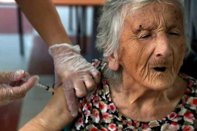  شیلی واکسیناسیون سالمندان ساکن خانه های سالمندان در سانتیاگو آغاز کرد