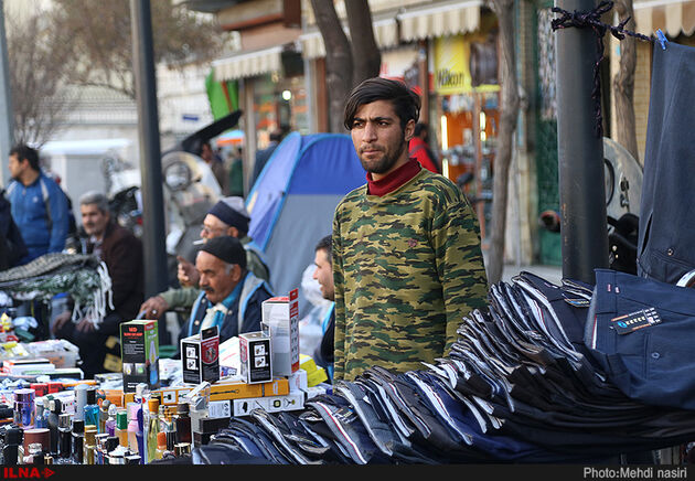 دستفروشی در خیابان ناصرخسرو