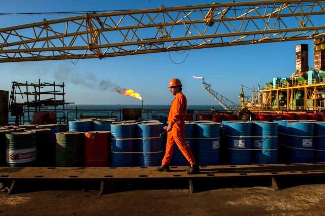 چراغ سبز آمریکا به بشکه‌های نفت ایران/حرکت نفتکش‌ها به مقصد چین