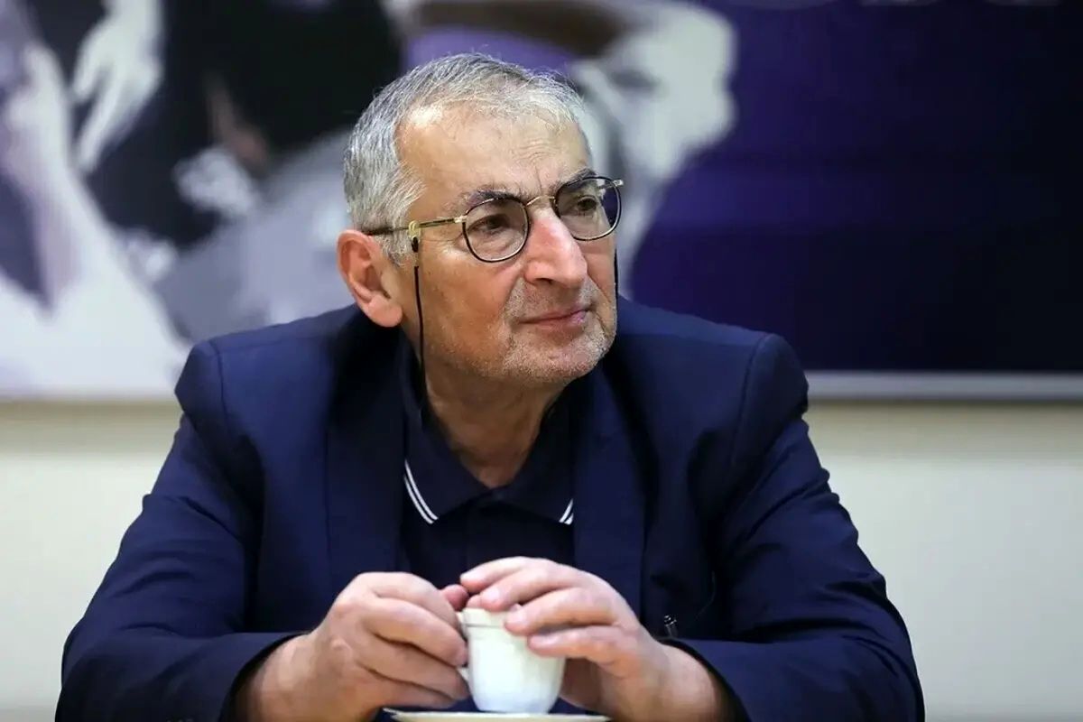 زیباکلام: ریشه گرفتاری‌های امروز اقتصاد ایران در «اقتصاد دولتی» است / توکلی فهمید برنامه اقتصادی احمدی‌نژاد هولناک است