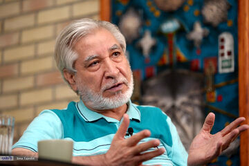 انتقاد عرب‌سرخی از نحوه مواجهه حاکمیت با اعتراضات؛ آتش‌زدن به طور نرمال برنامه مردم نیست، مگر تحریکاتی صورت بگیرد/ امثال خاتمی را به تلویزیون راه بدهید تا مردم برگردند