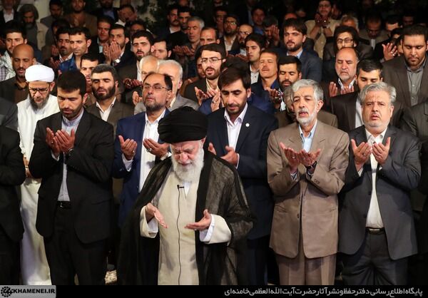 دیدار شاعران با رهبری