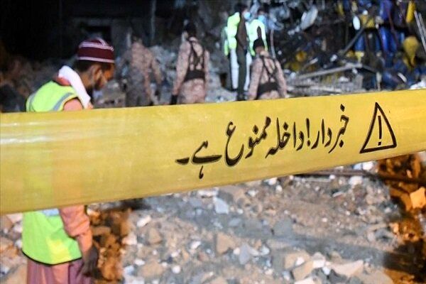 انفجار وحشتناک بمب در پاکستان/ چند نفر کشته و زخمی شدند؟