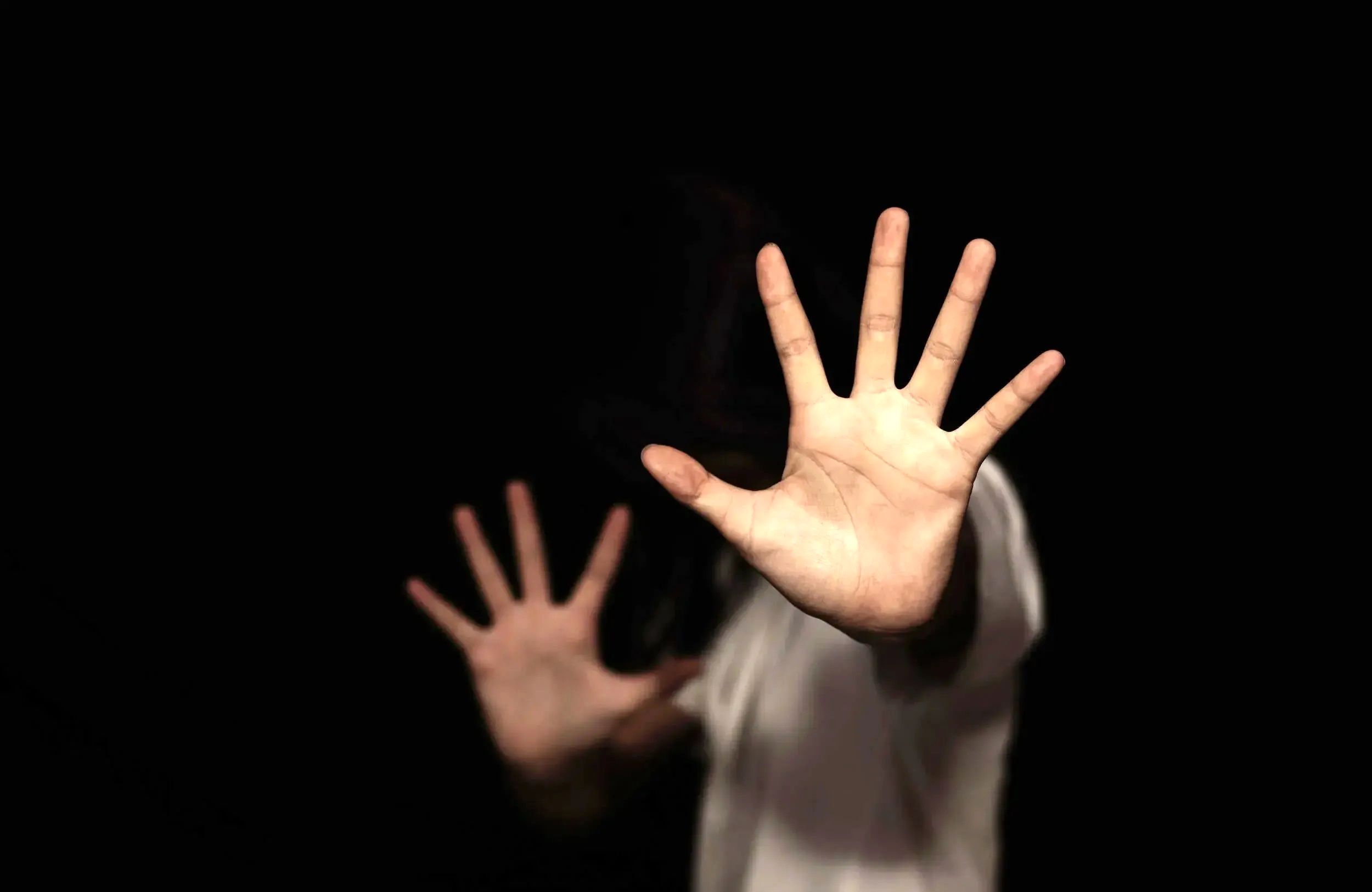  این دختر را در هرجا دیدید، به پلیس اطلاع دهید/ ربودن دختر 20 ساله آبادانی در خیابان+ تصاویر