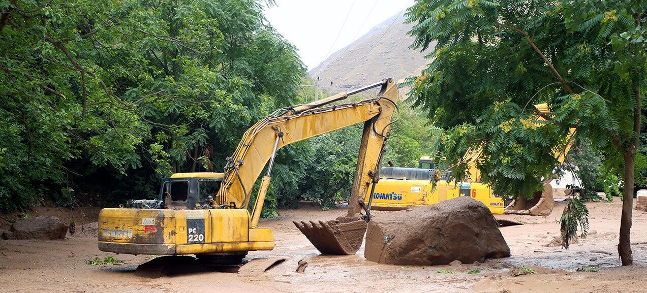 سیل در این جاده 3 خودرو را برد