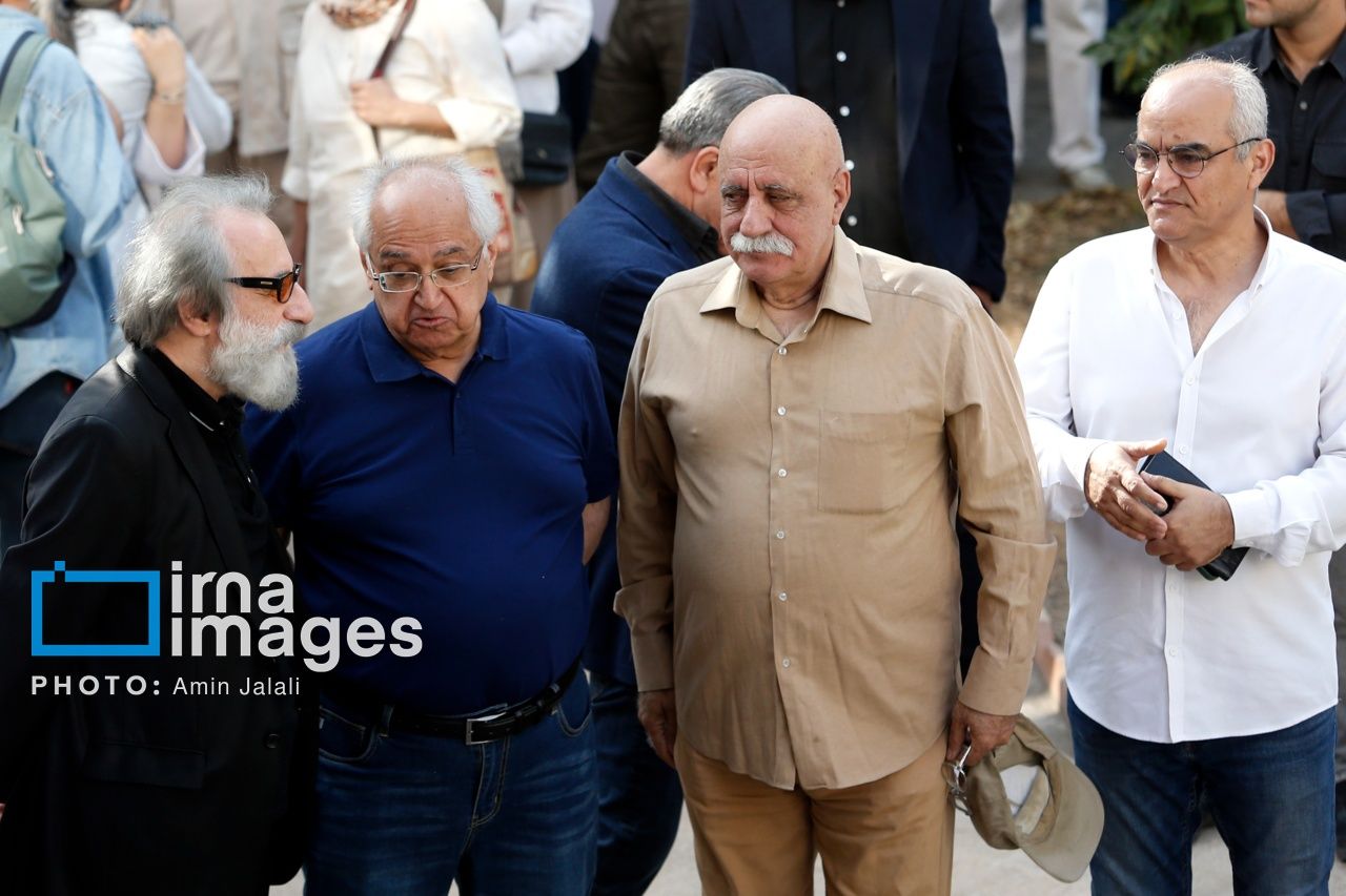 هنرمندان سفیدپوش شدند / چهره های معروف سینما و تلویزیون در مراسم تشییع پیکر ناصر تقوایی + تصاویر 9