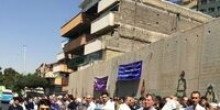 کسبه پلاسکو یک بار دیگر تجمع کردند / اعتراض به شرایط مجتمع نور + عکس