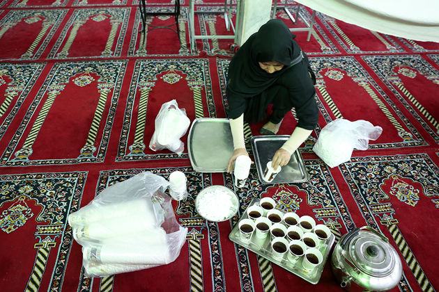 توزیع افطاری در میدان شوش