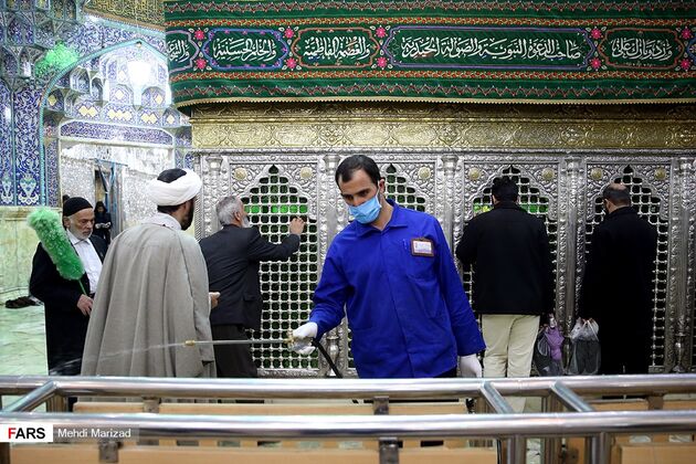 ضدعفونی کردن حرم حضرت فاطمه معصومه(س)