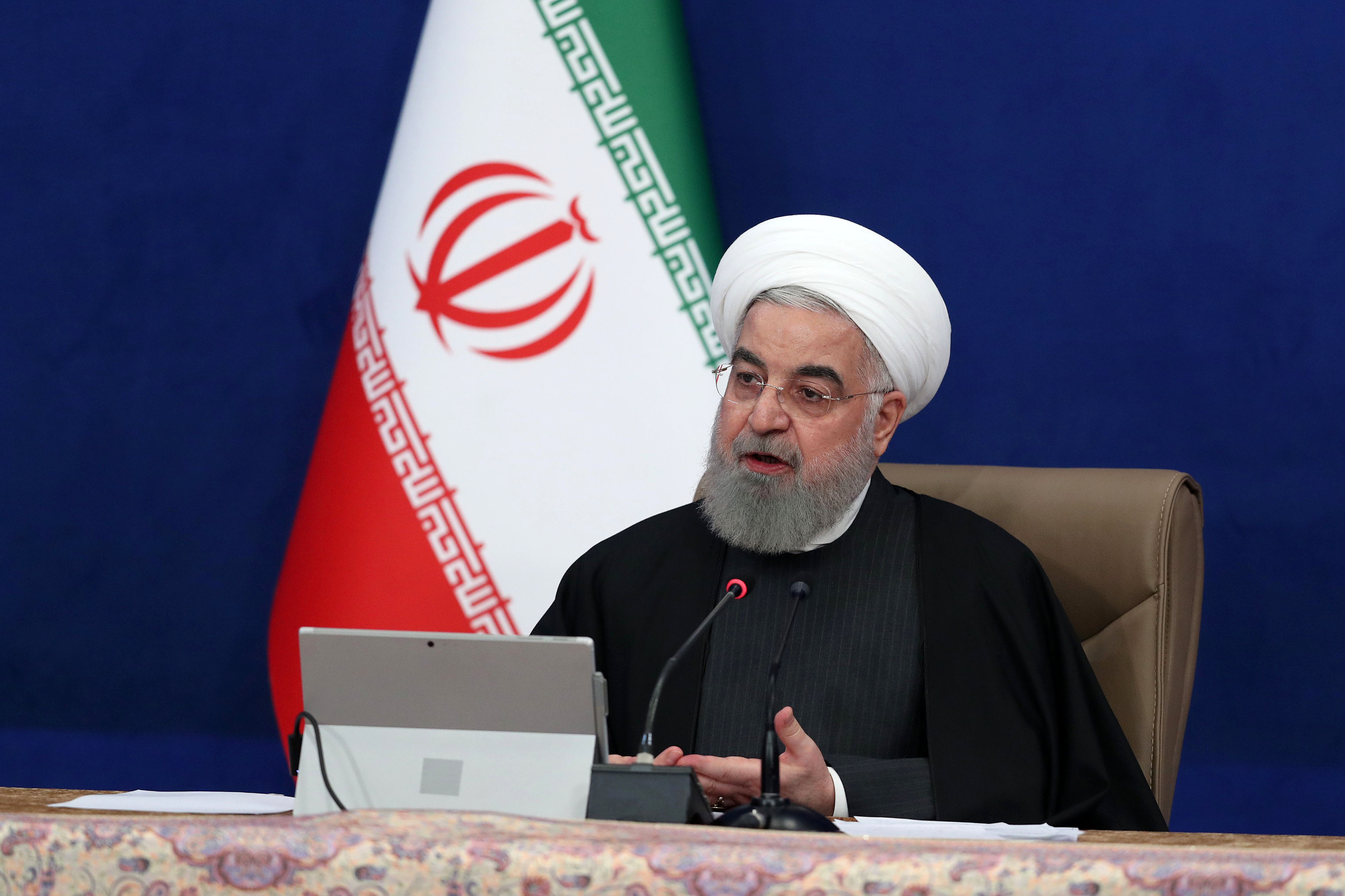 روحانی، دونالد ترامپ را تهدید کرد/  اگر کسی دولت را تضعیف کند، طرفدار آمریکاست