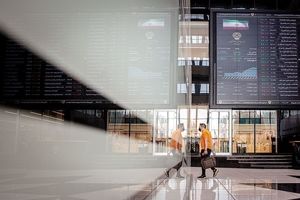 سایه تنش‌های سیاسی بر بورس | میرمعینی: قیمت دلار، سهام شرکت‌های صادرات‌ محور را جذاب می‌کند