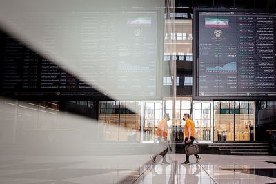 بورس تقریبا متعادل شد، اما همچنان با تمایل به رنگ قرمز/ برتری خریداران یک ساعت هم دوام نداشت