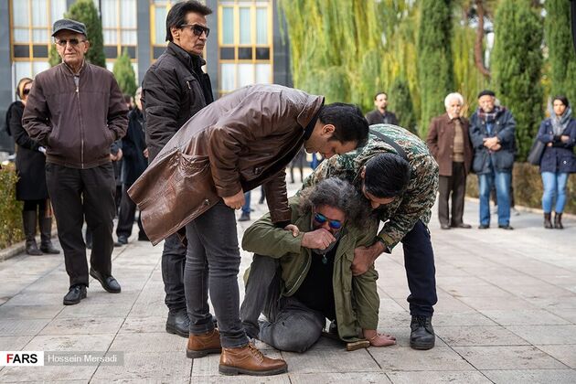 تصاویر هنرمندان در مراسم تشییع «تورج شعبانخانی»