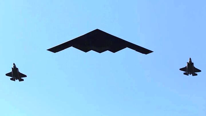 هر ساعت پرواز بمب‌افکن  B-2 چقدر هزینه دارد؟