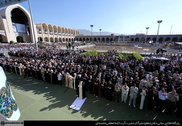 اقامه نماز عید فطر به امام رهبر انقلاب اسلامی +تصاویر