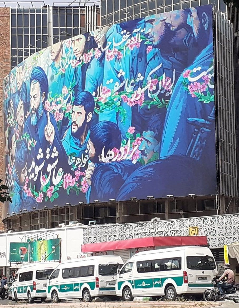 تصویری از دیوارنگاره میدان ولیعصر که جنجال به پا کرد! 
