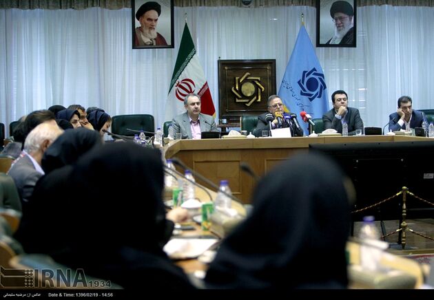نشست مطبوعاتی رئیس کل بانک مرکزی
