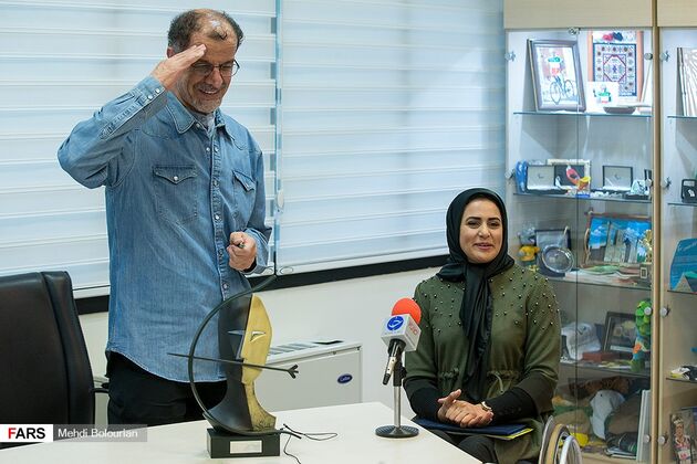 اهدای نشان افتخار به زهرا نعمتی