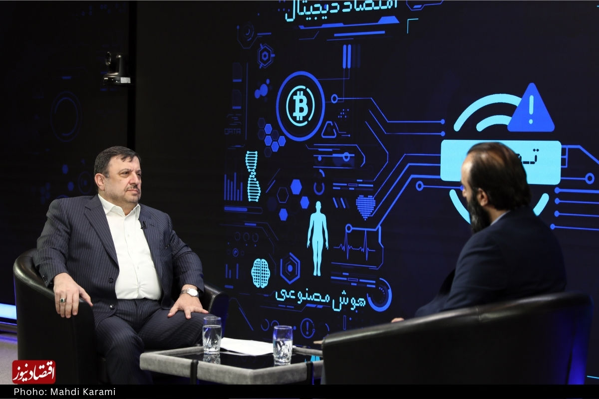 واکنش فیروزآبادی به ادعاها درباره نفوذ از طریق واتسآپ / حرفهای سخیفی است / پروتکل های استفاده فرماندهان نظامی از فناوری قدیمی است