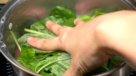 روش صحیح ضدعفونی کردن سبزیجات/خطرشست وشو با نمک و مایع ظرف شویی
