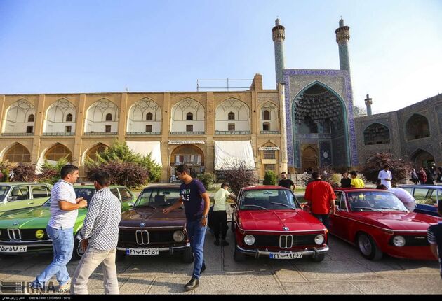 همایش خودروهای کلاسیک در میدان نقش جهان