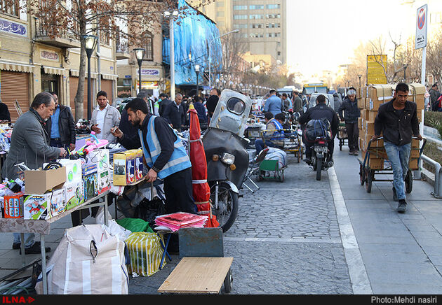 دستفروشی در خیابان ناصرخسرو