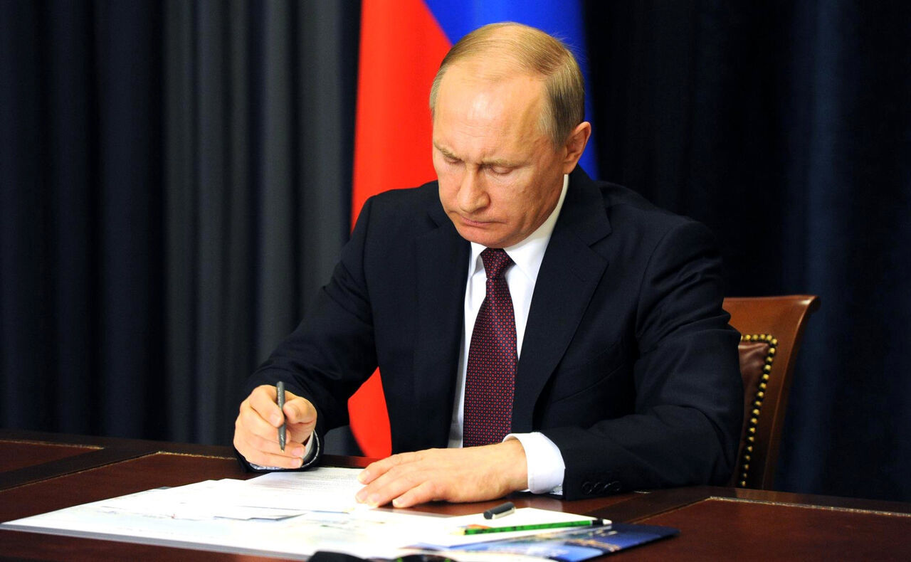 پوتین توافقنامه تمدید پیمان استارت نو را امضا کرد