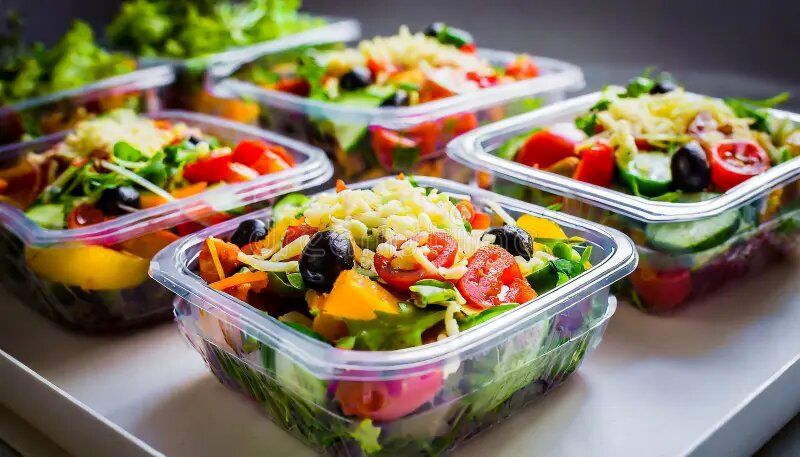 سالادهای آماده؛ وعده‌ای سالم یا تله‌ای میکروبی؟/ شست‌وشوی مجدد سالادهای بسته‌بندی لازم است؟